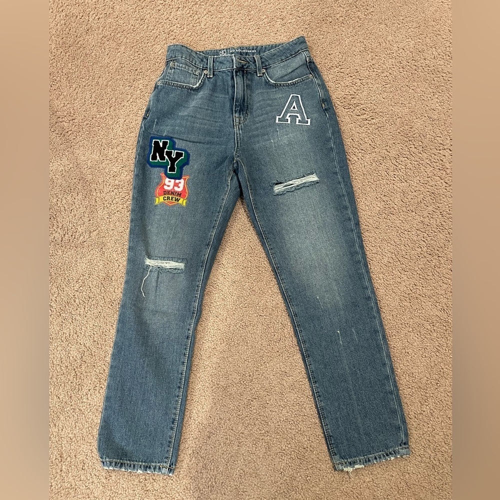 NO BOUNDARIES Y2k Patch Distressed Denim Mom Jeans - Picture 2 of 9